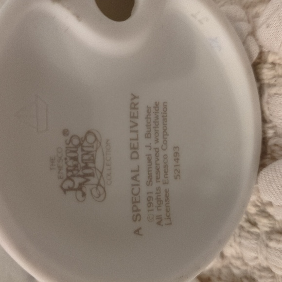 Precious Moments A Special Delivery 521493 - Picture 15 of 16